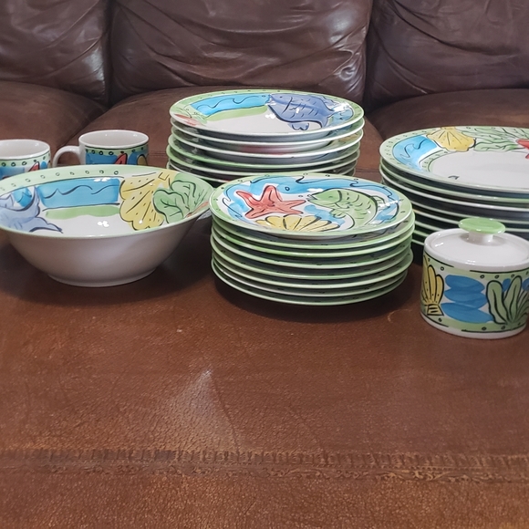 Hand painted dish set - Picture 2 of 4